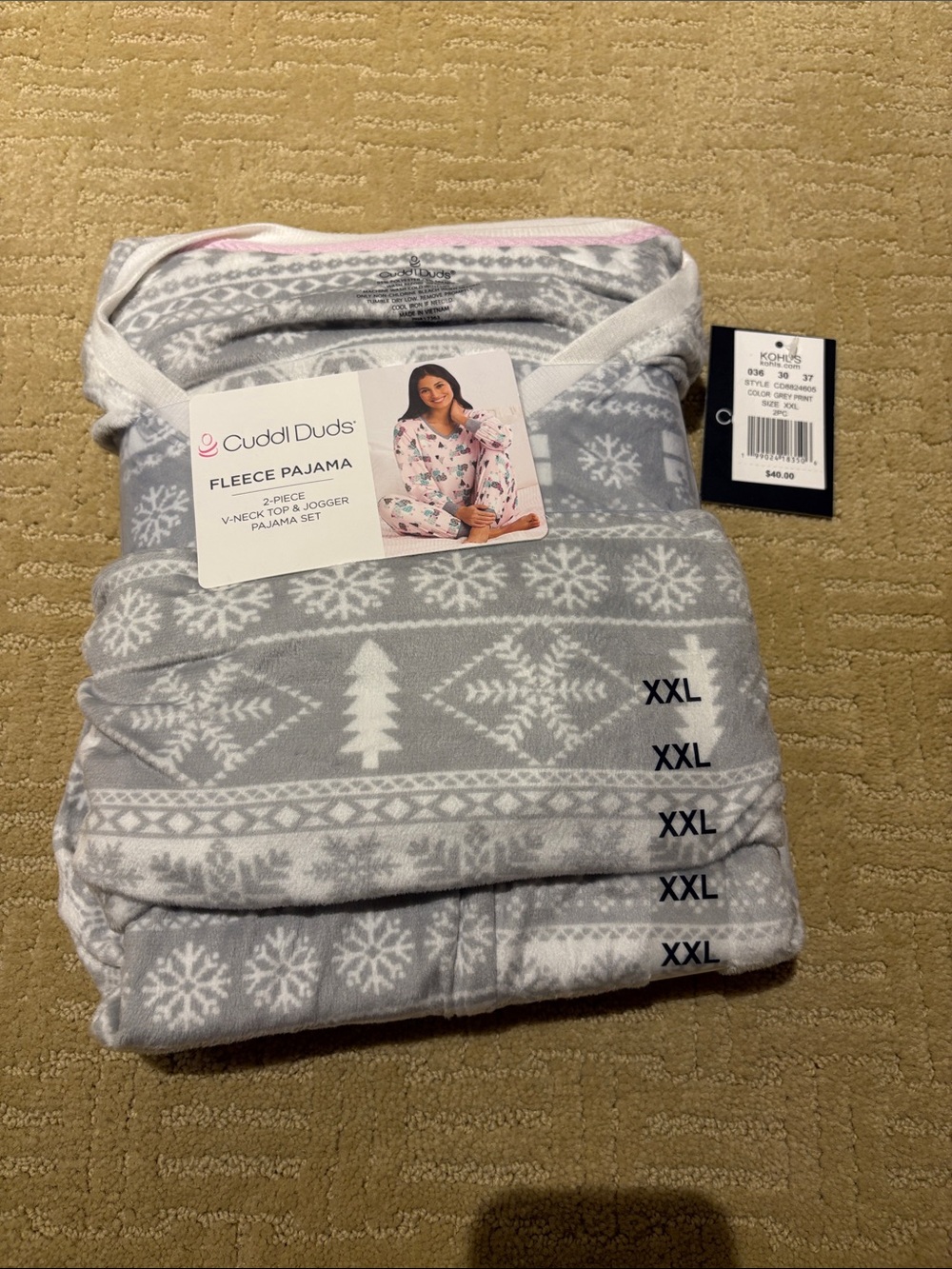 Cuddl Duds Light Gray and White Snowflake Fleece Pajama Set